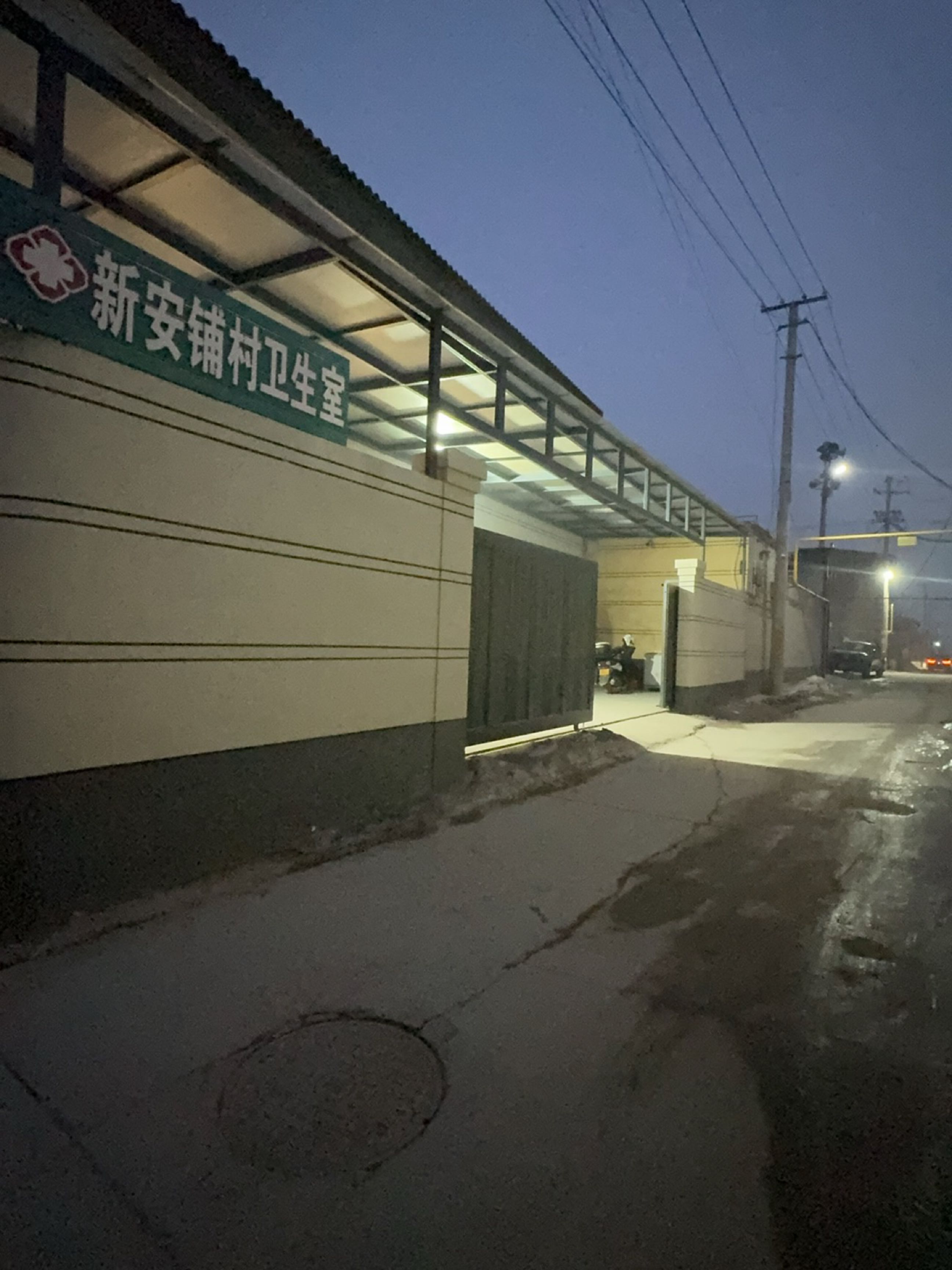 保定市莲池区光明路与中心街交叉路口西侧