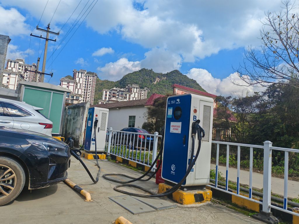 南方电网充电站(百色市靖西县城东加油站充电站)