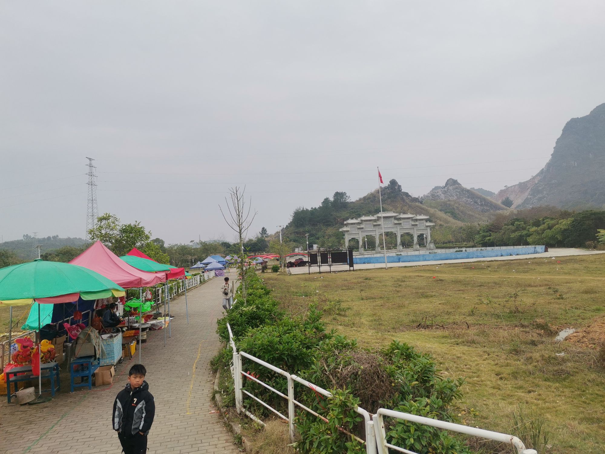 五彩田园宝相寺-地上停车场