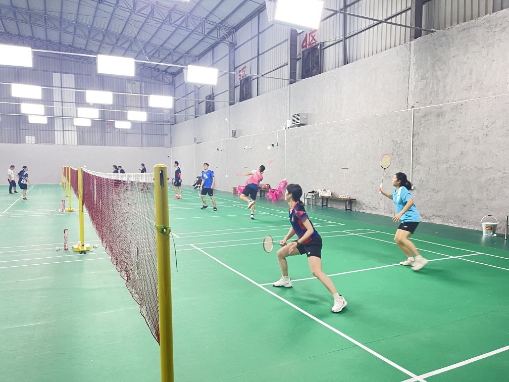 极速羽毛球馆