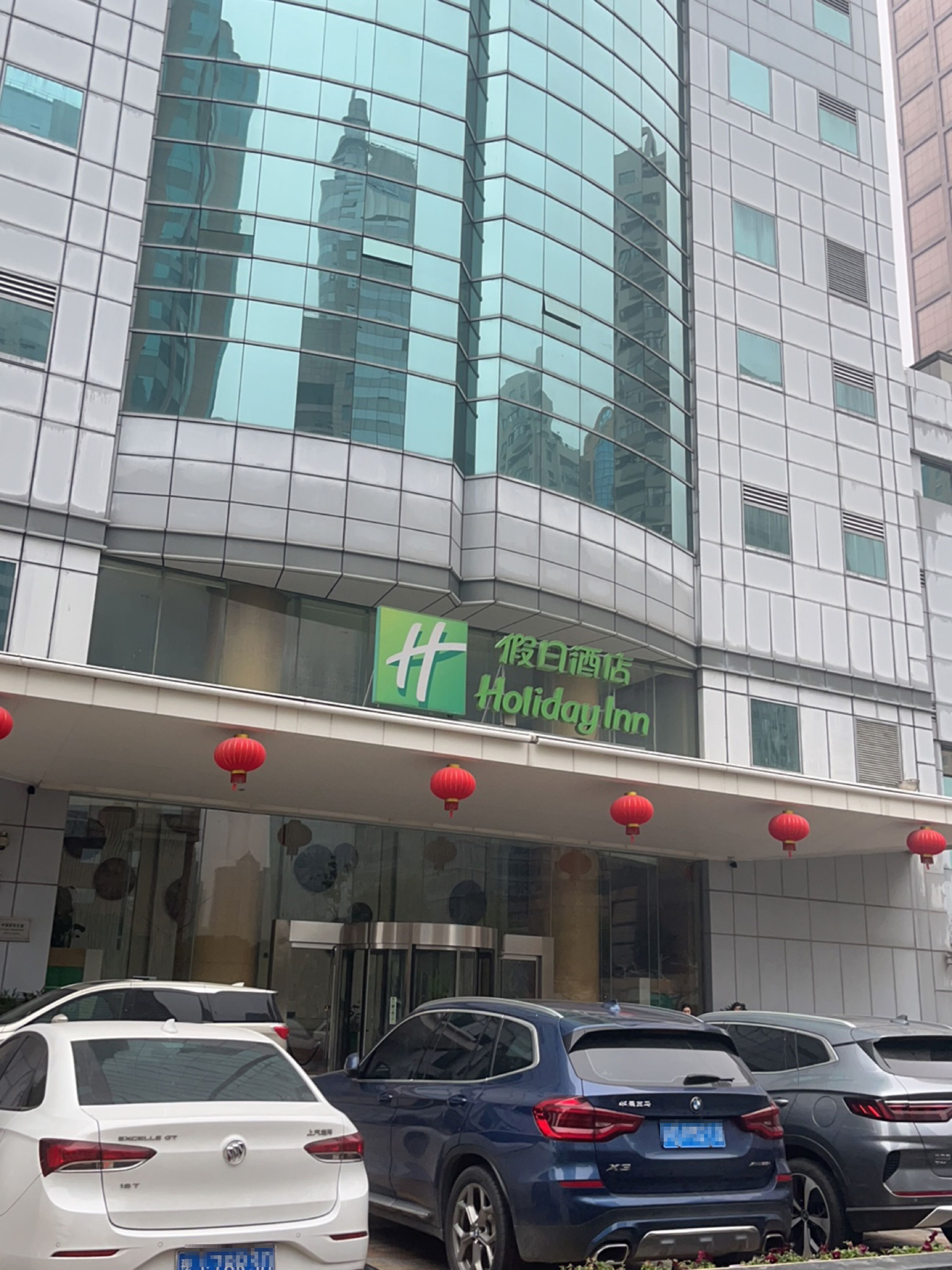 1+游泳馆浦东假日酒店游泳池