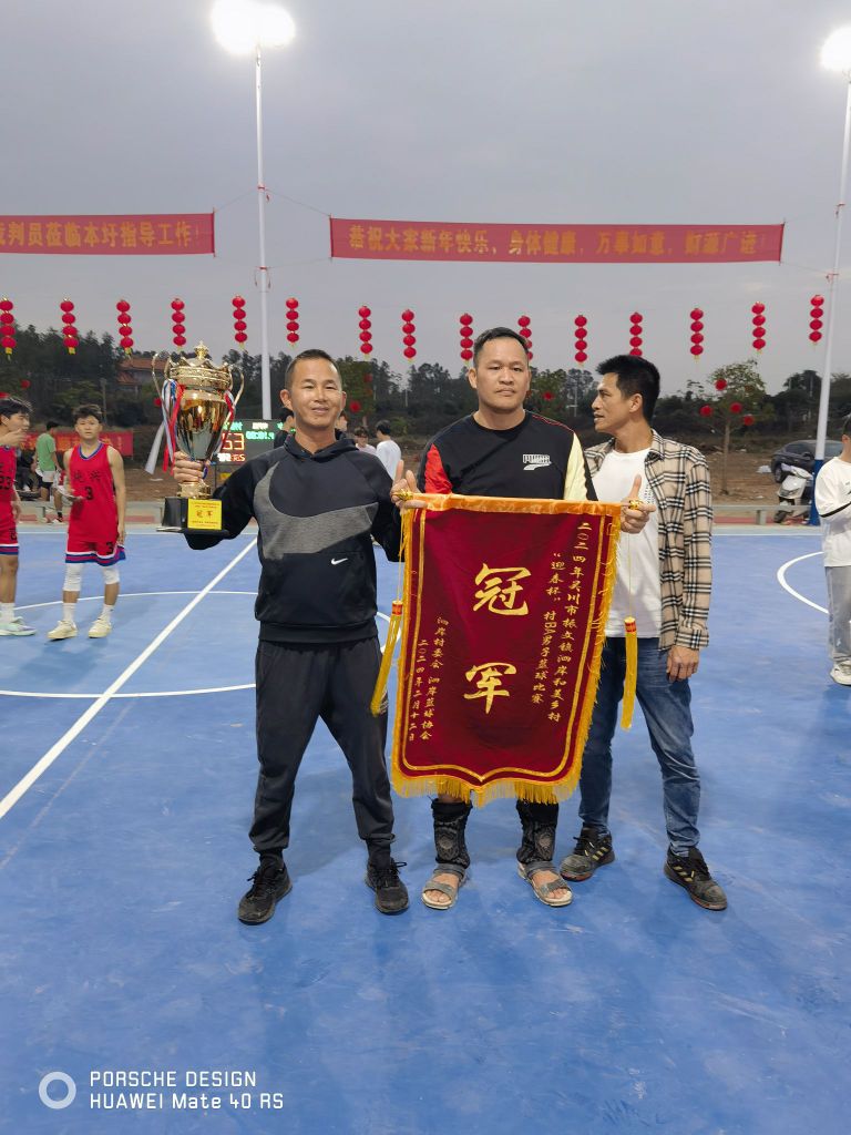下坉兴村网红篮球赛场
