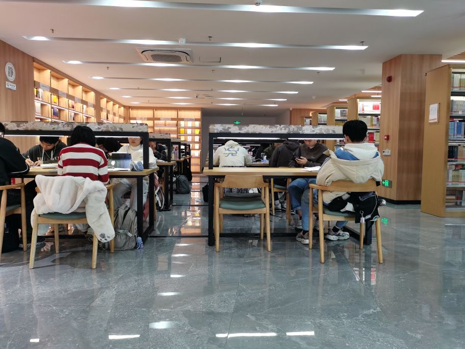 揭阳市国防教育图书馆
