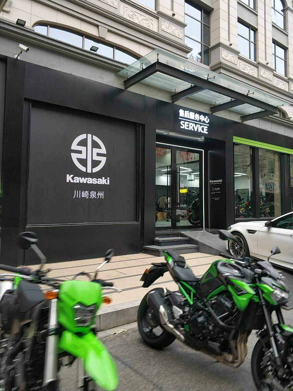 川崎泉州摩托4S店