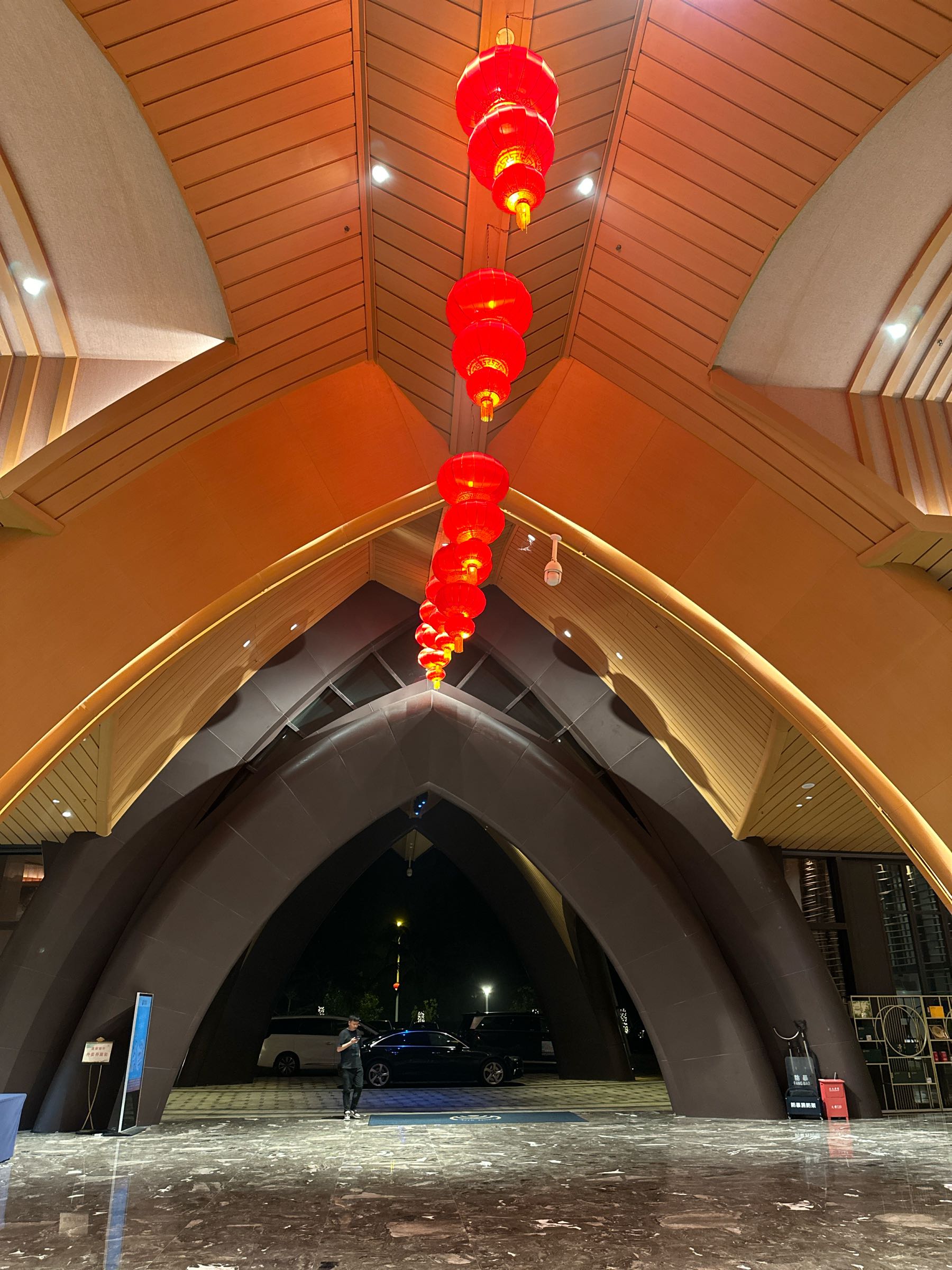 海南万国棋子湾海滩大酒店-地下停车场