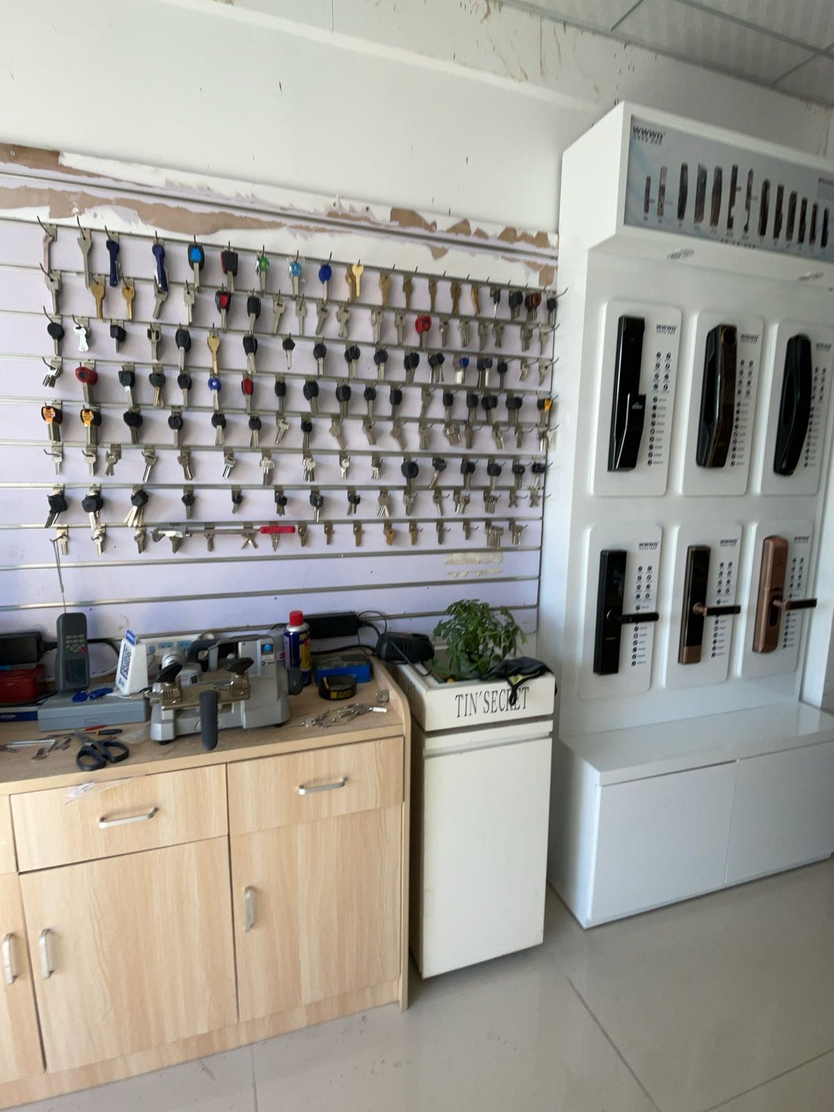 小夏开锁配汽车钥匙