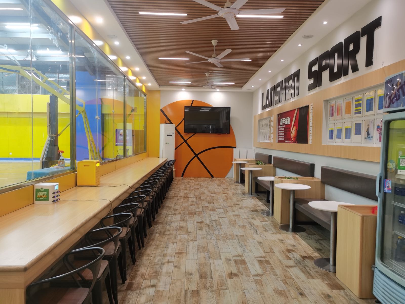篮神体育馆(万致文化创意中心店)