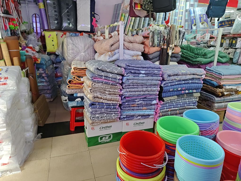 深圳市光明区韩东镇新佳联百货店