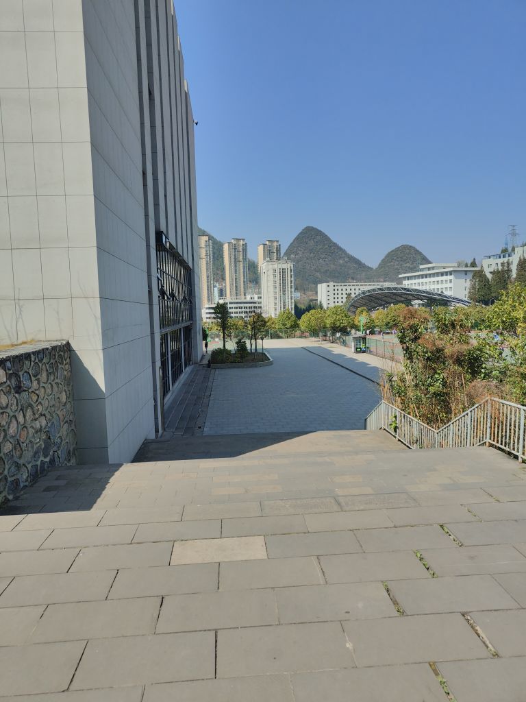 六盘水师范学院-风雨操场