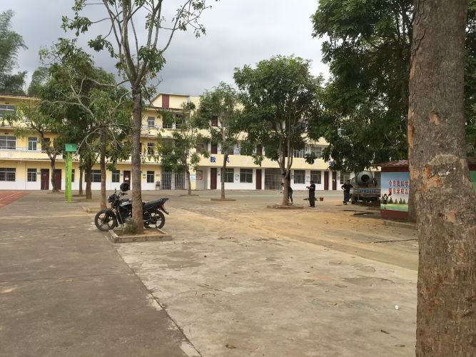 那屋背小学