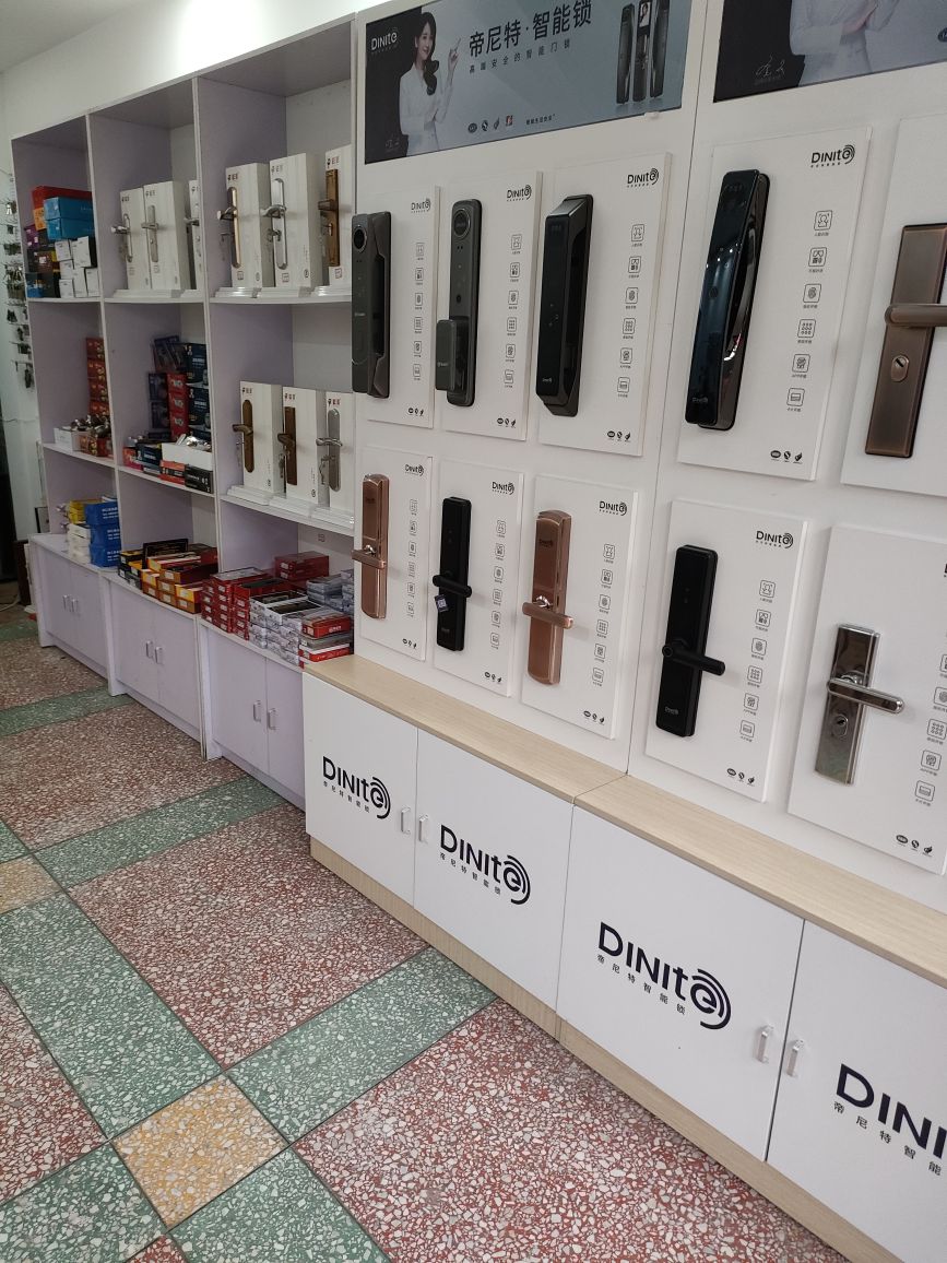 二毛配钥匙开锁换锁