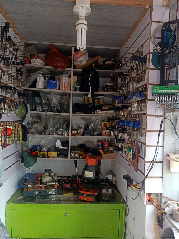 万众开锁(胶州路店)