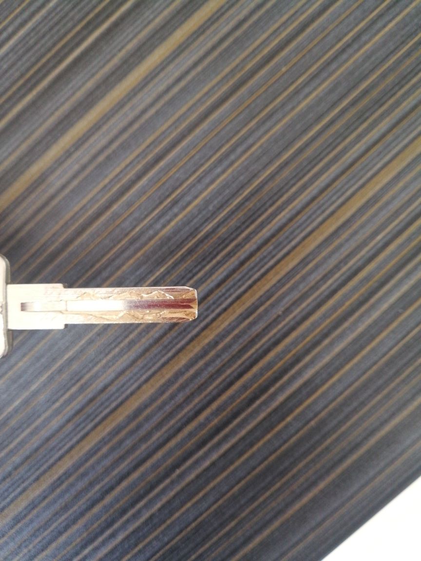 老六开锁配汽车钥匙