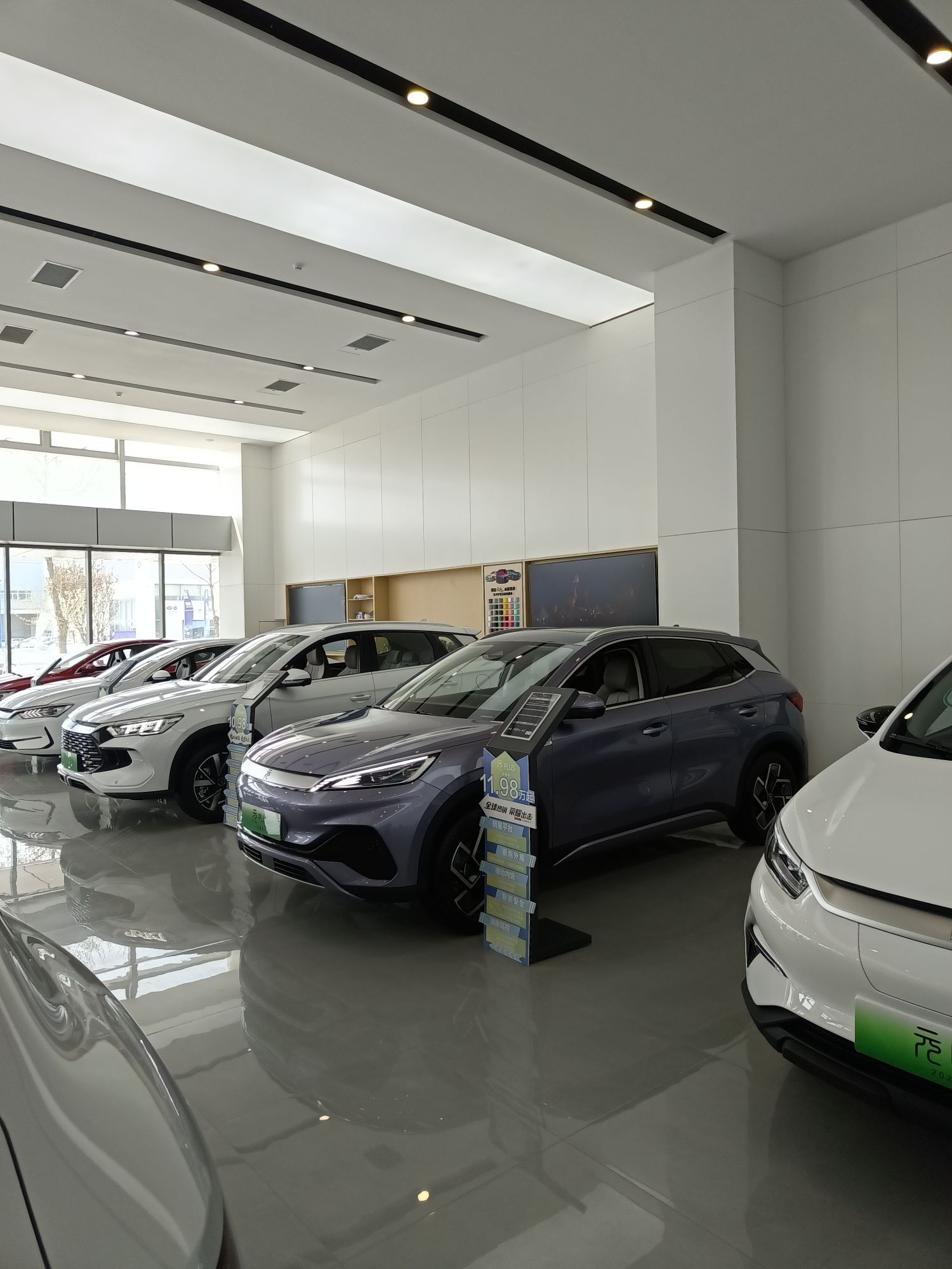 比亚迪汽车王朝网(盛世悦迪陇东汽车城城市展厅)
