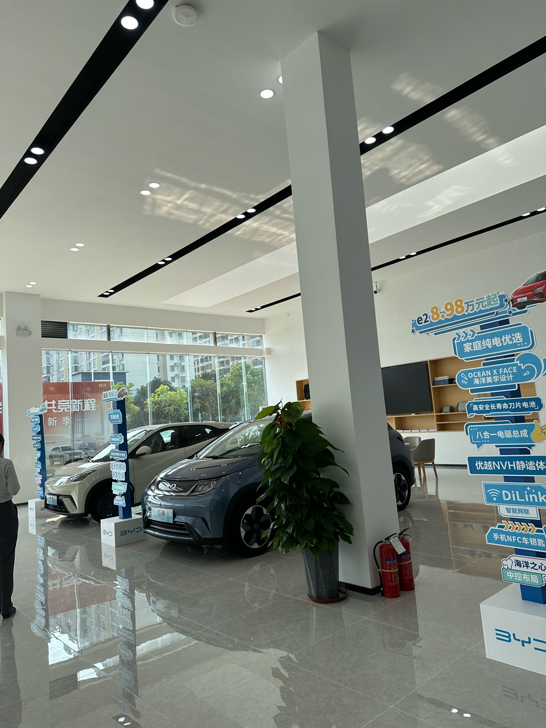 比亚迪汽车海洋网(定安富民物流城驰隆城市展厅)