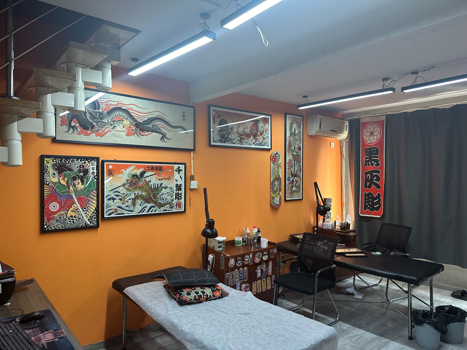 黑灰彫刺青处·TATTOO STUDIO