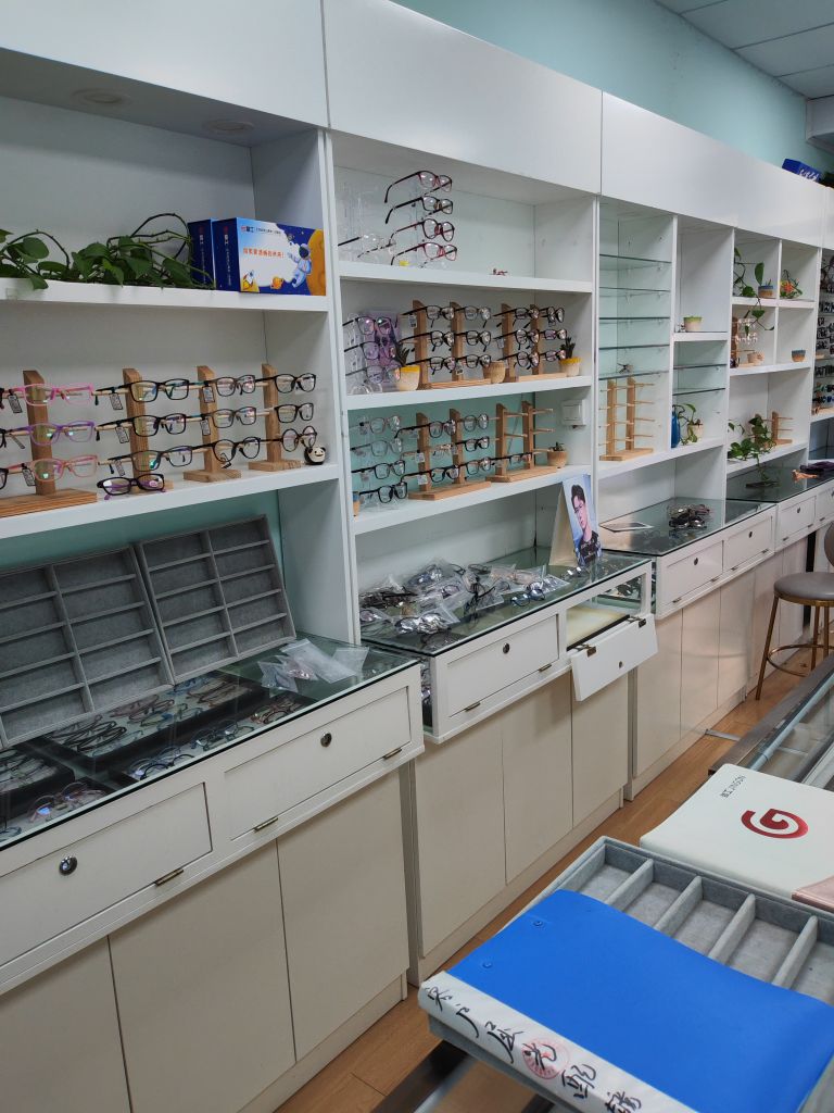 视力矫正中心-眼镜店