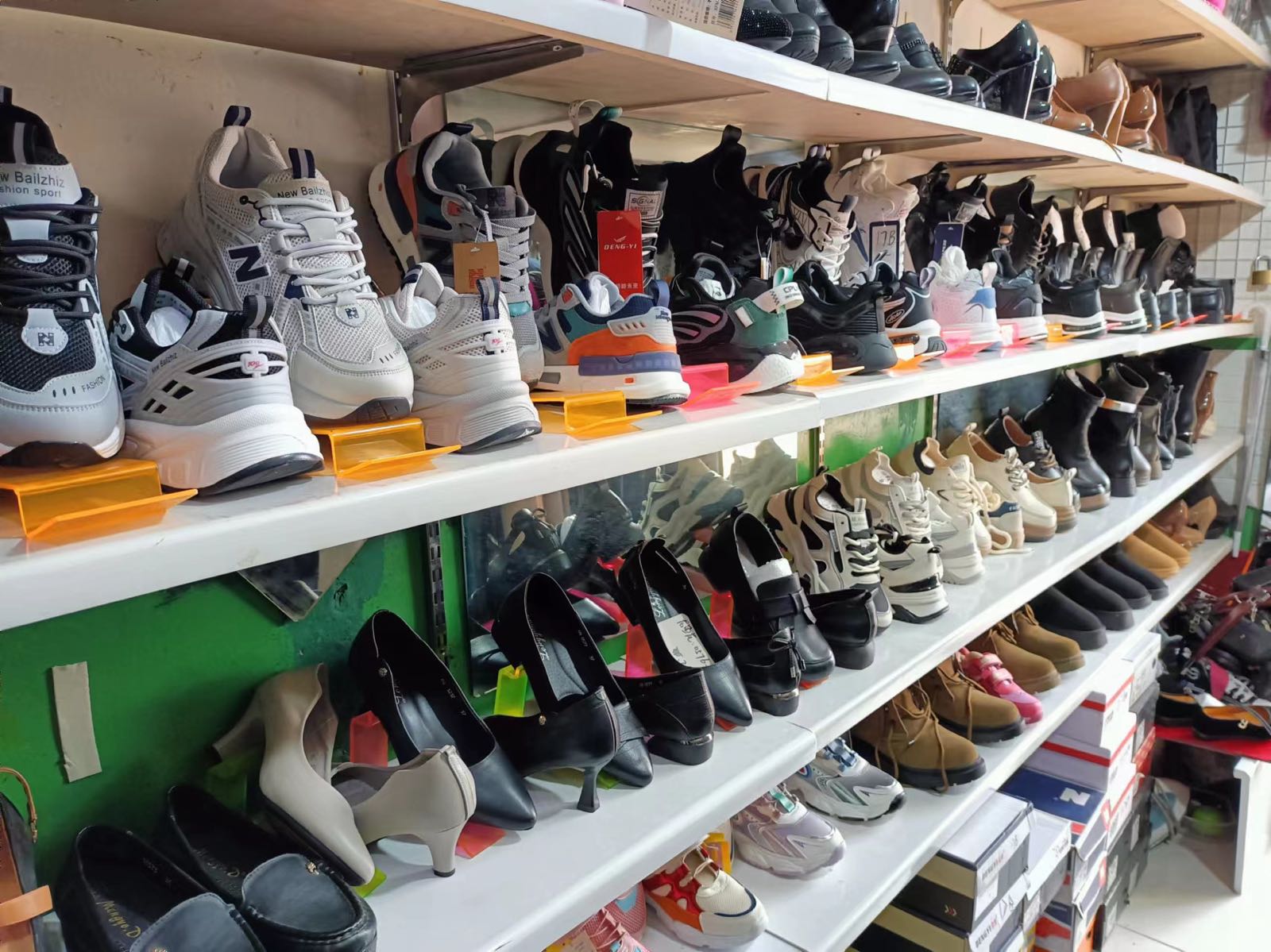 新潮百货(青盐宾馆店)