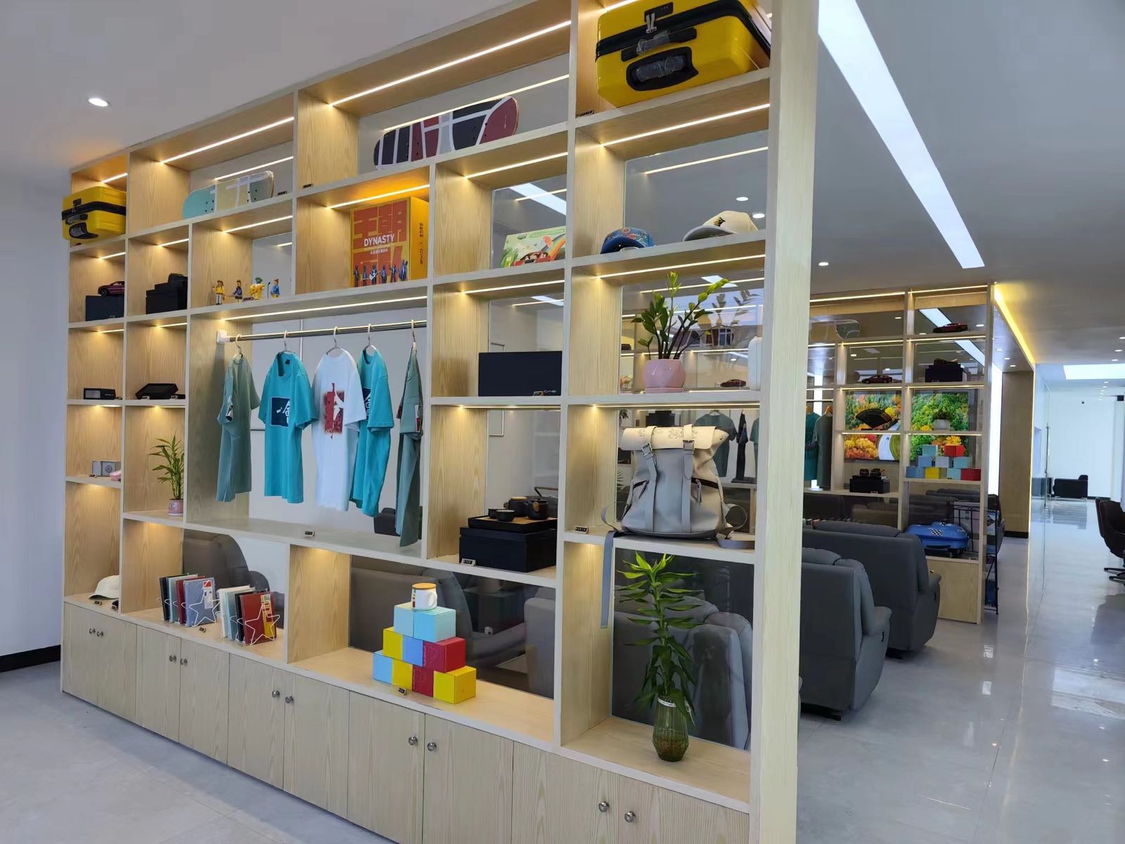 比亚迪汽车王朝网(茂名万顺石化4S店)