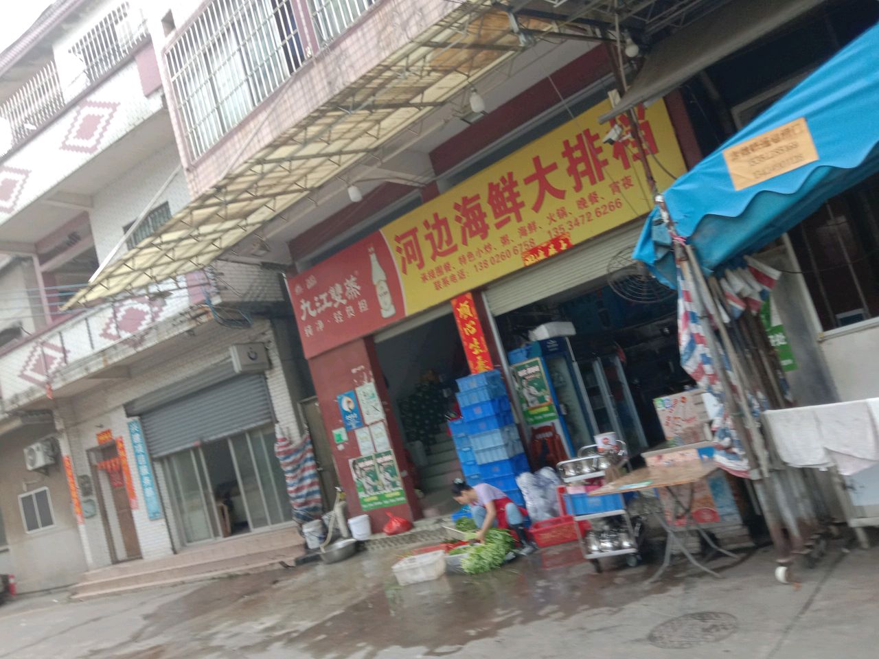 河边海鲜大排档