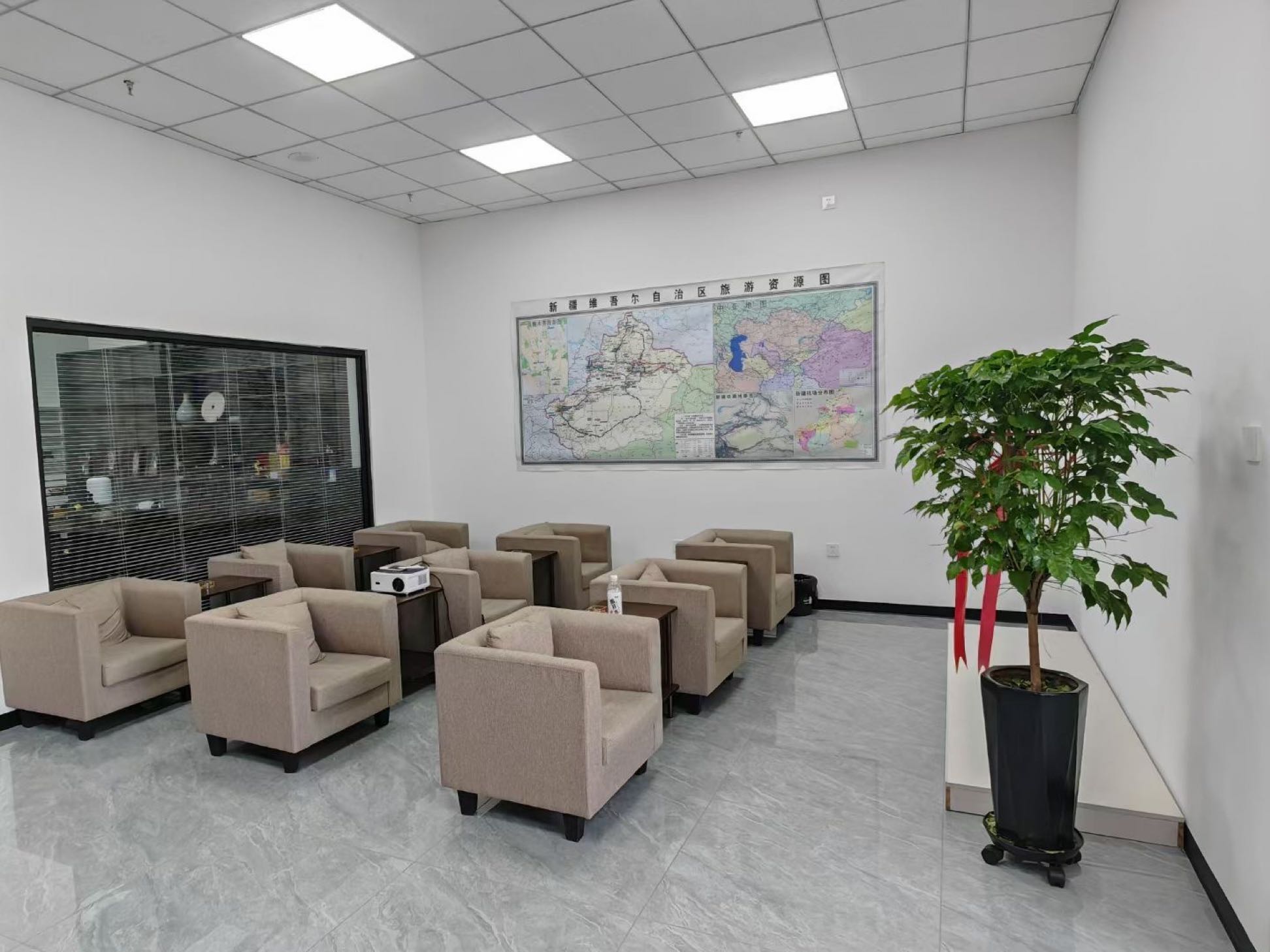 新疆远航房车旅游租赁集散营地(机场店)