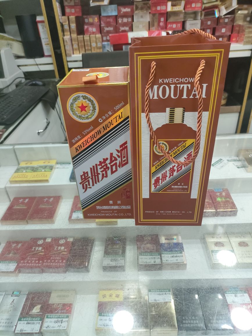 沪鼎烟酒回收茅台酒冬虫夏草