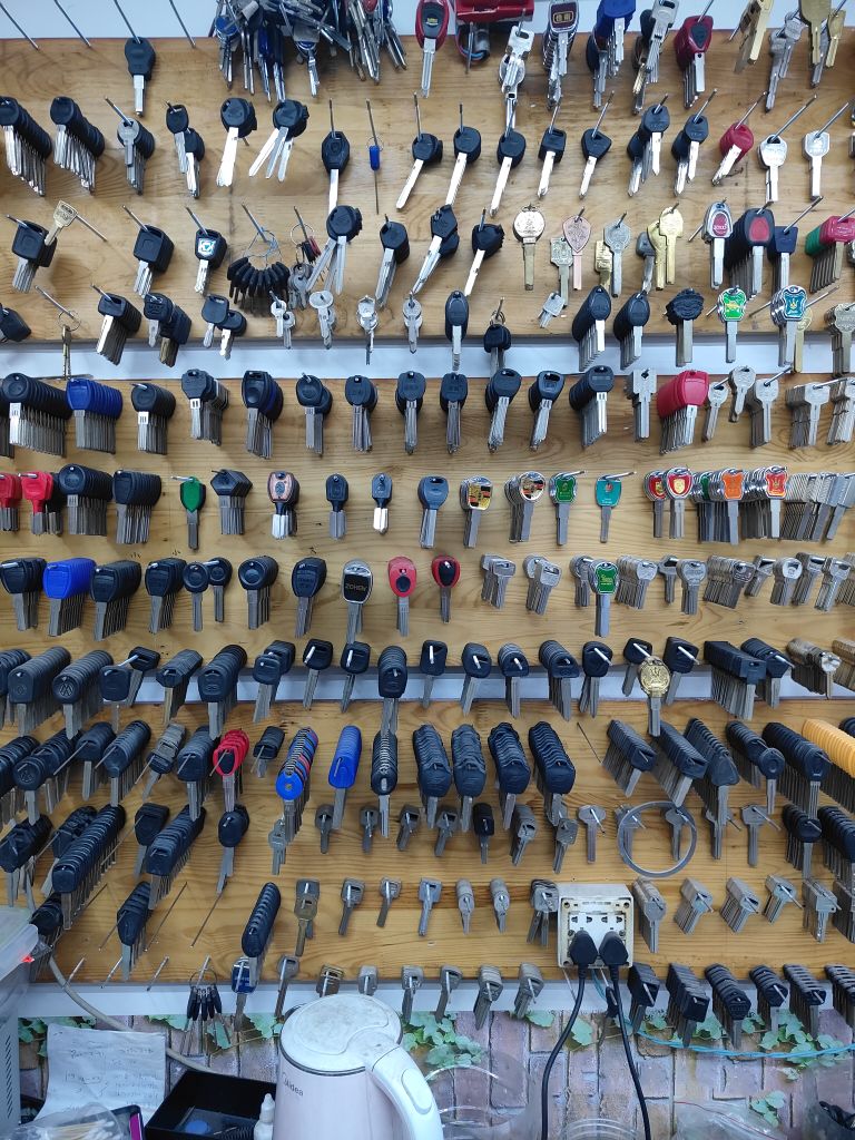 赫三龄维修手机电脑开锁配钥匙