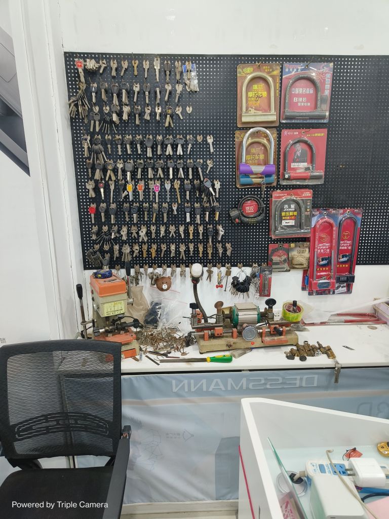 芝麻开锁换锁配汽车钥匙安装智能锁