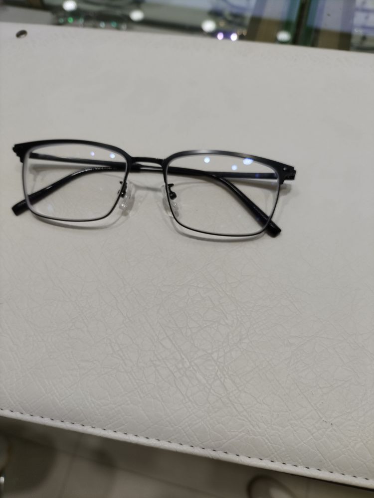 华南眼镜(贵阳西南国际商贸城4号广场店)