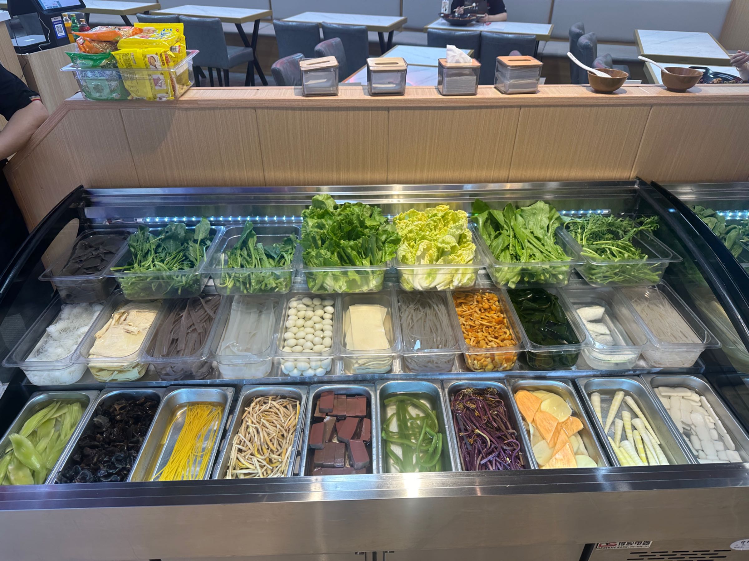 食味鲜麻辣香锅(维多利广场通辽店)