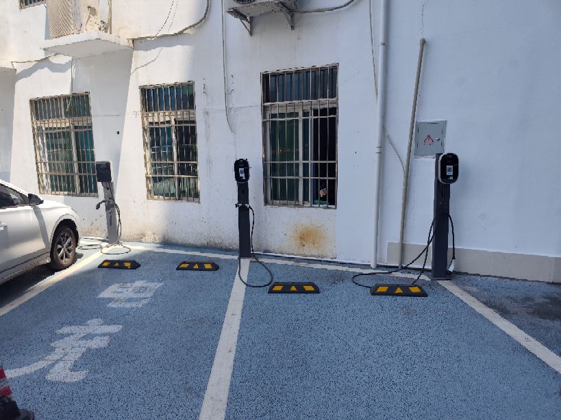 全季酒店-停车场电动汽车充电站