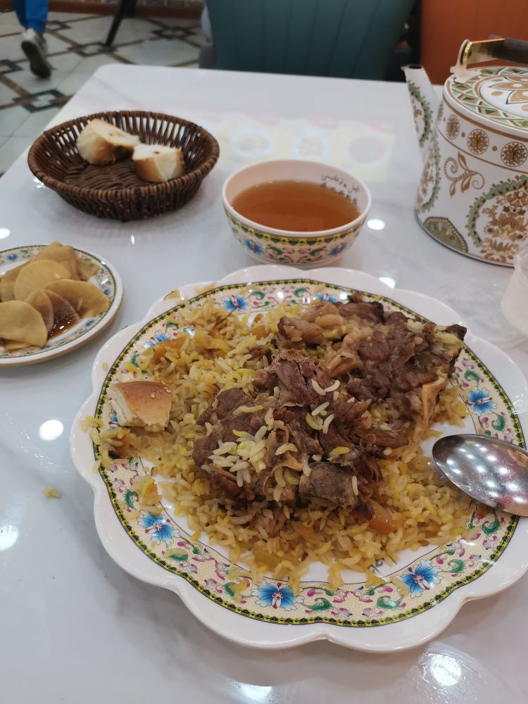 花儿开特色抓饭馆