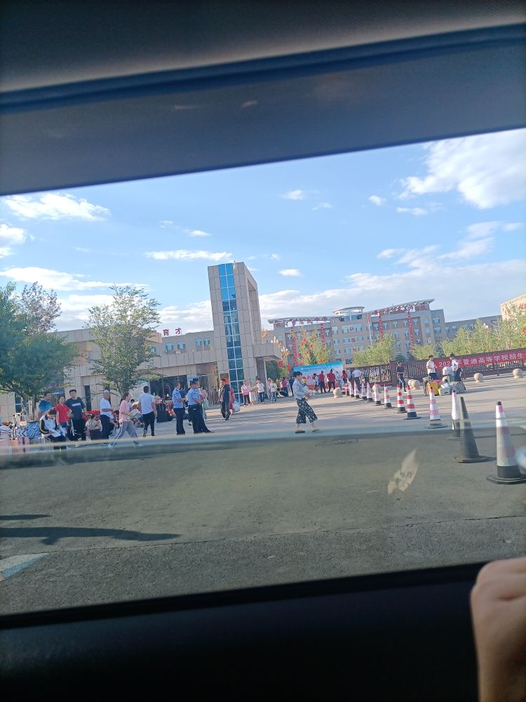 双河市高级中学黄冈中学第五师分校