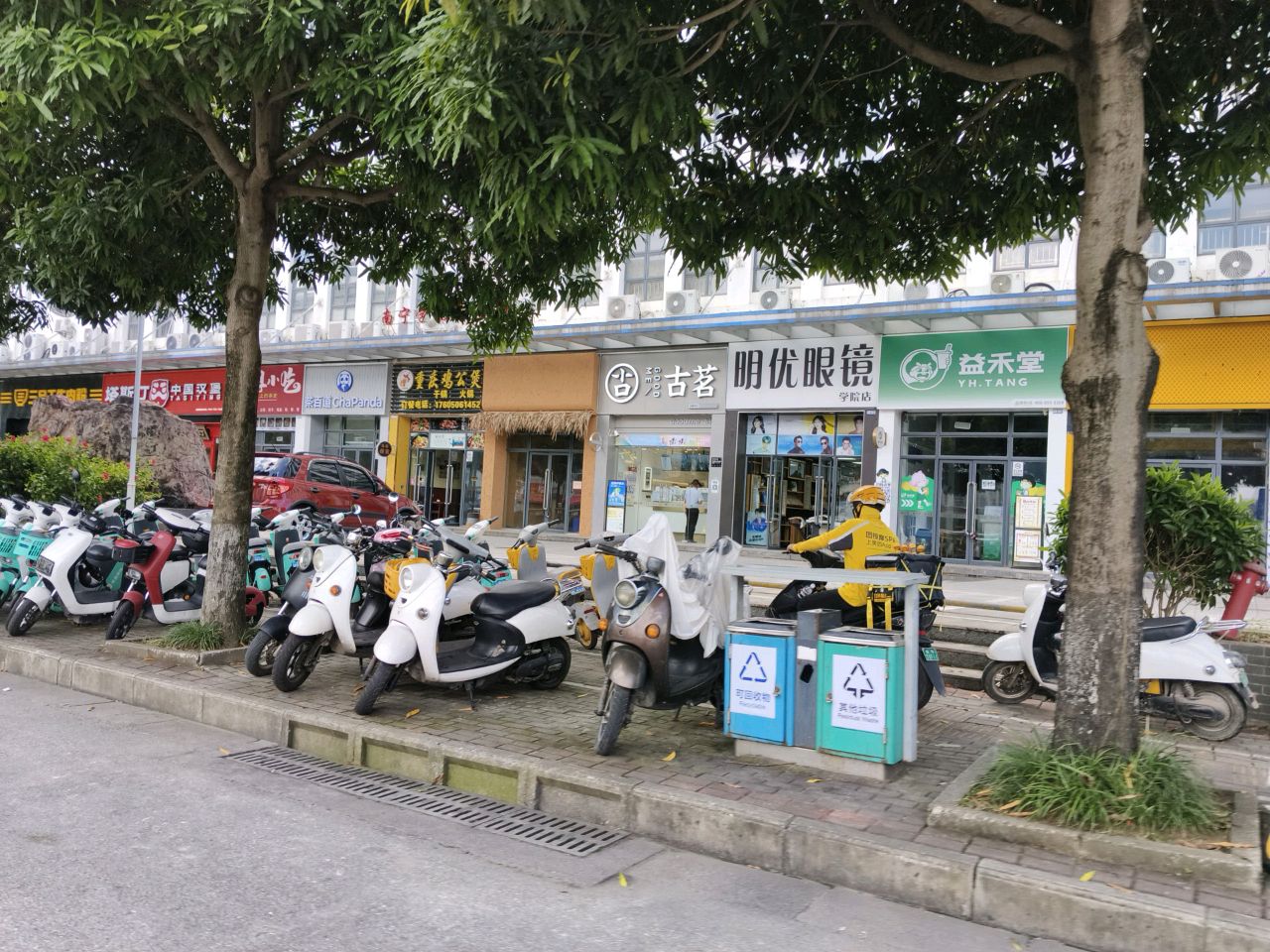 重庆鸡公煲(南宁学院店)