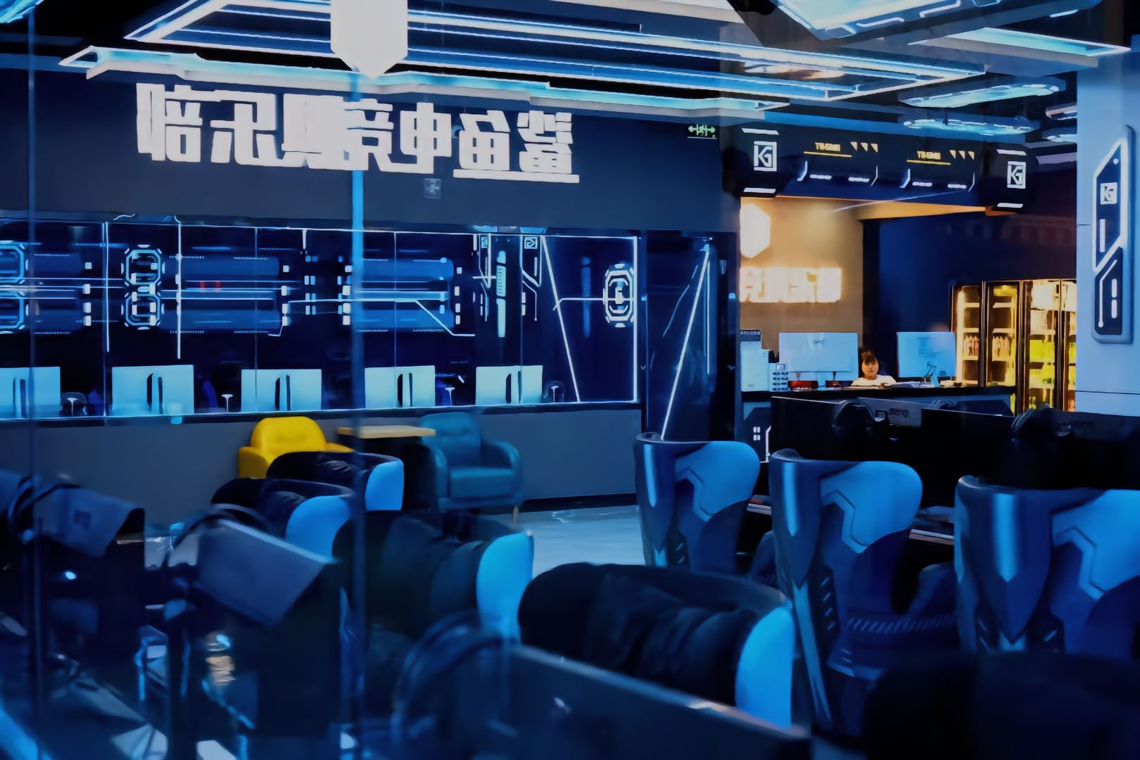 鲨鱼电竞俱乐部(御峰城市广场店)