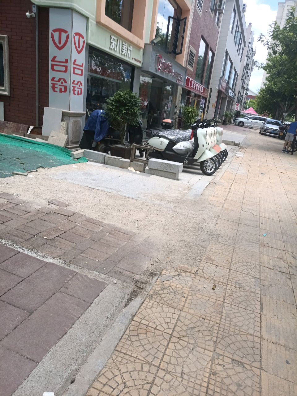 东八少儿美术(凤岗校区)