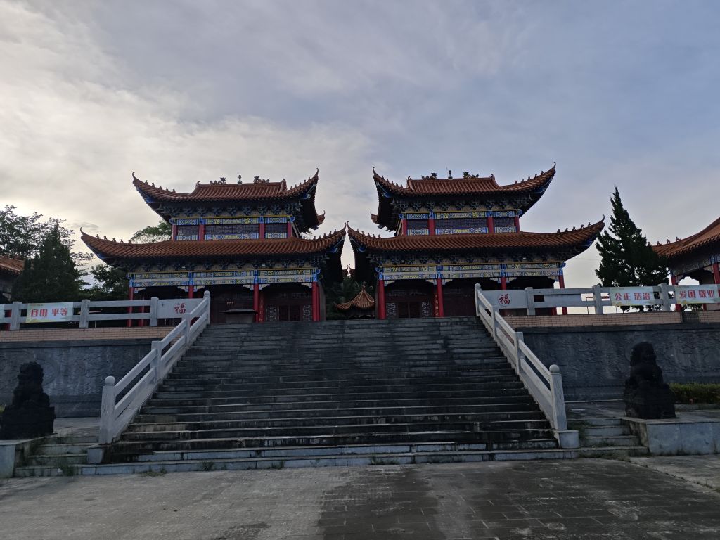 南远峝境庙