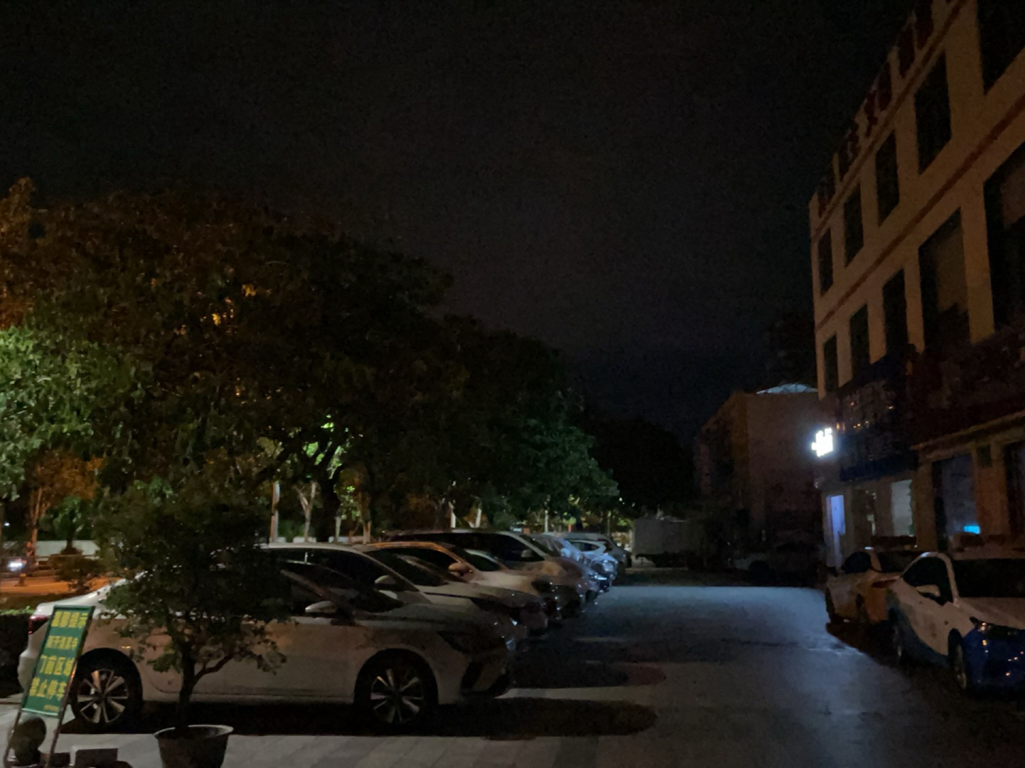 南开清真寺-东侧地上停车场