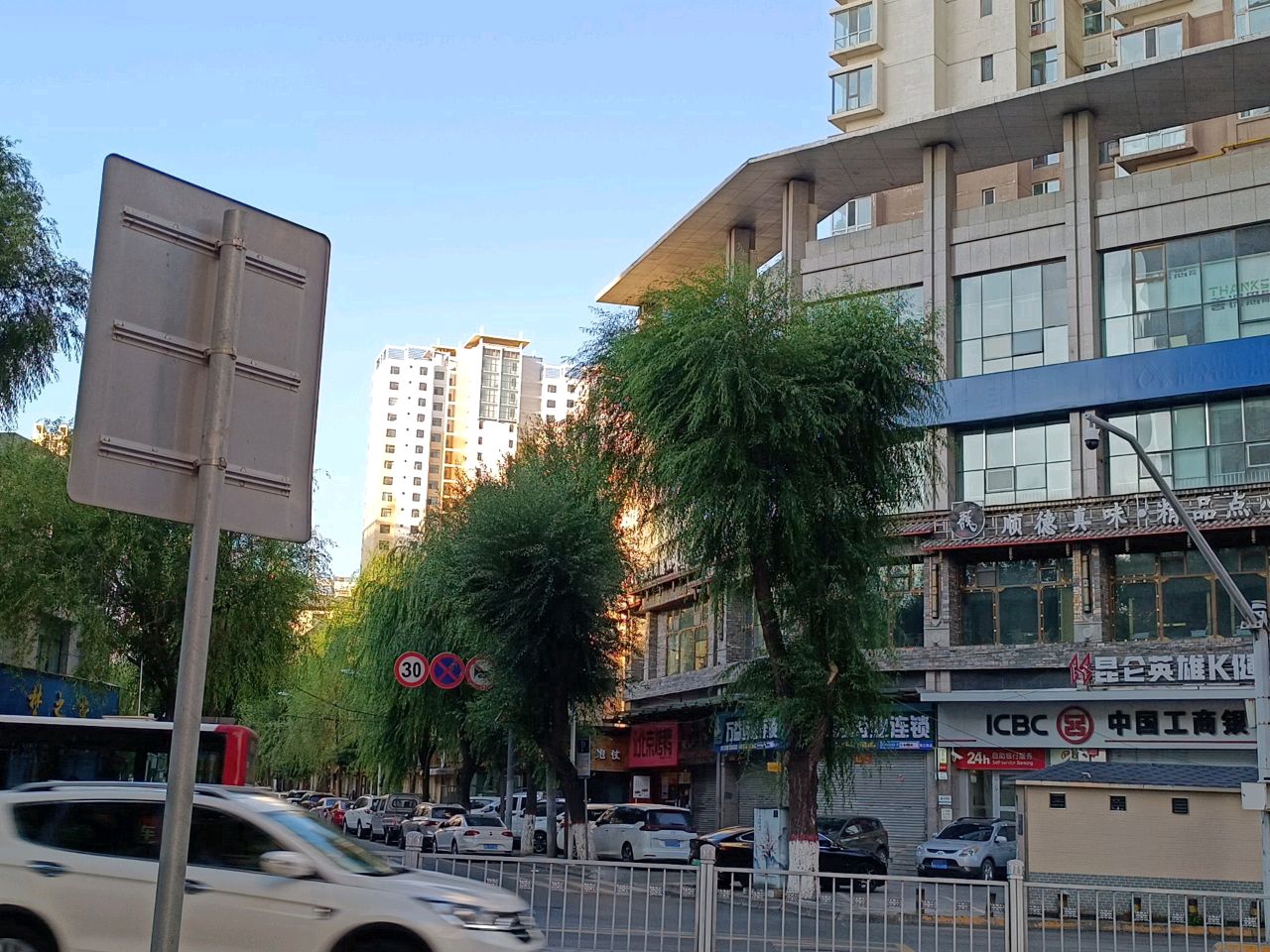 昆仑英雄K健身游泳会所(枫林店)
