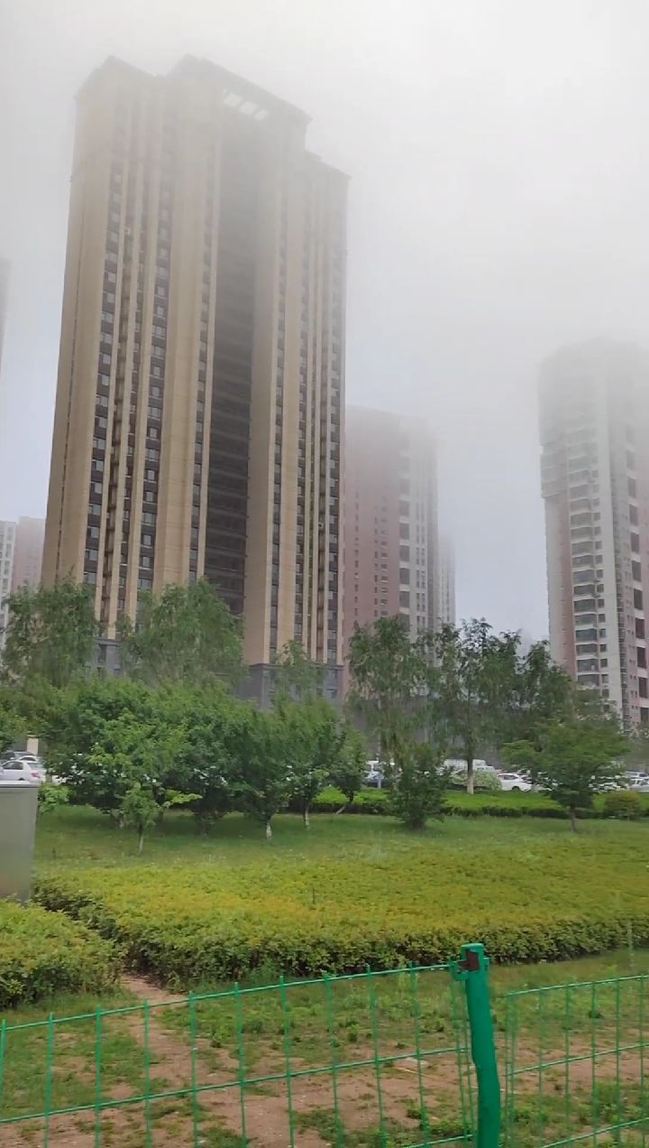 泰鸿听澜湾-西门