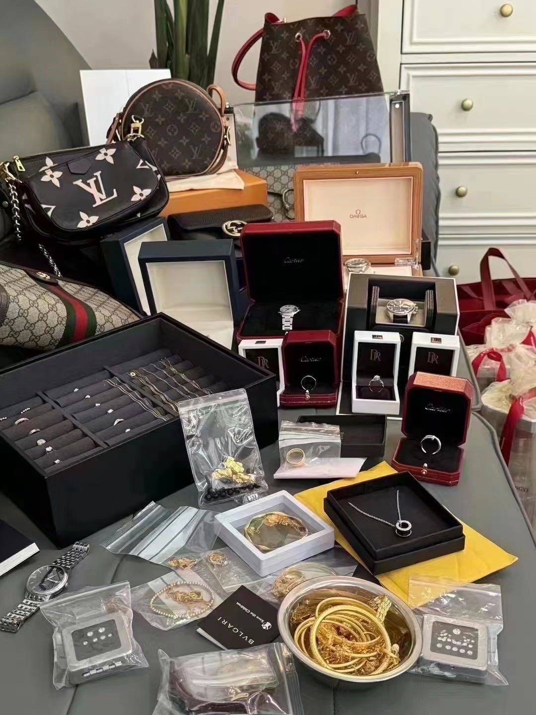 集鑫奢侈品黄金回收抵押寄卖