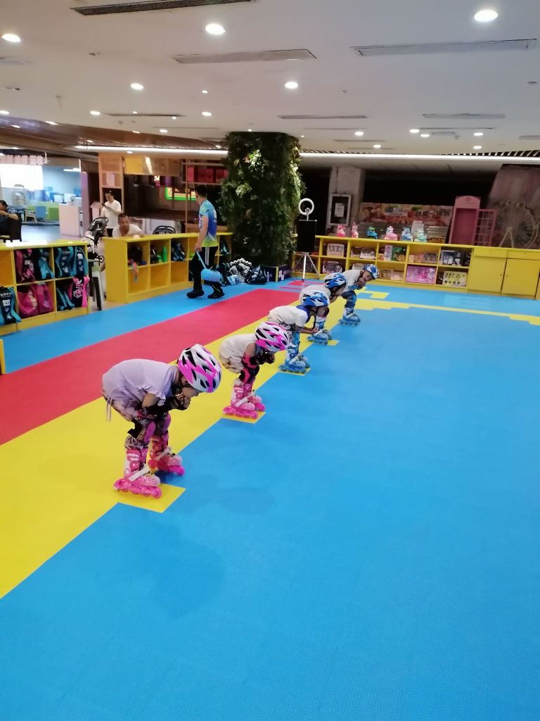 溜溜吧轮滑滑板(海雅缤纷广场南山店)