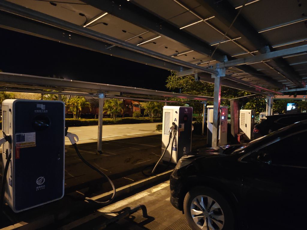 南方电网充电站(G9811枫木服务区(三亚方向)海南电动充电站)