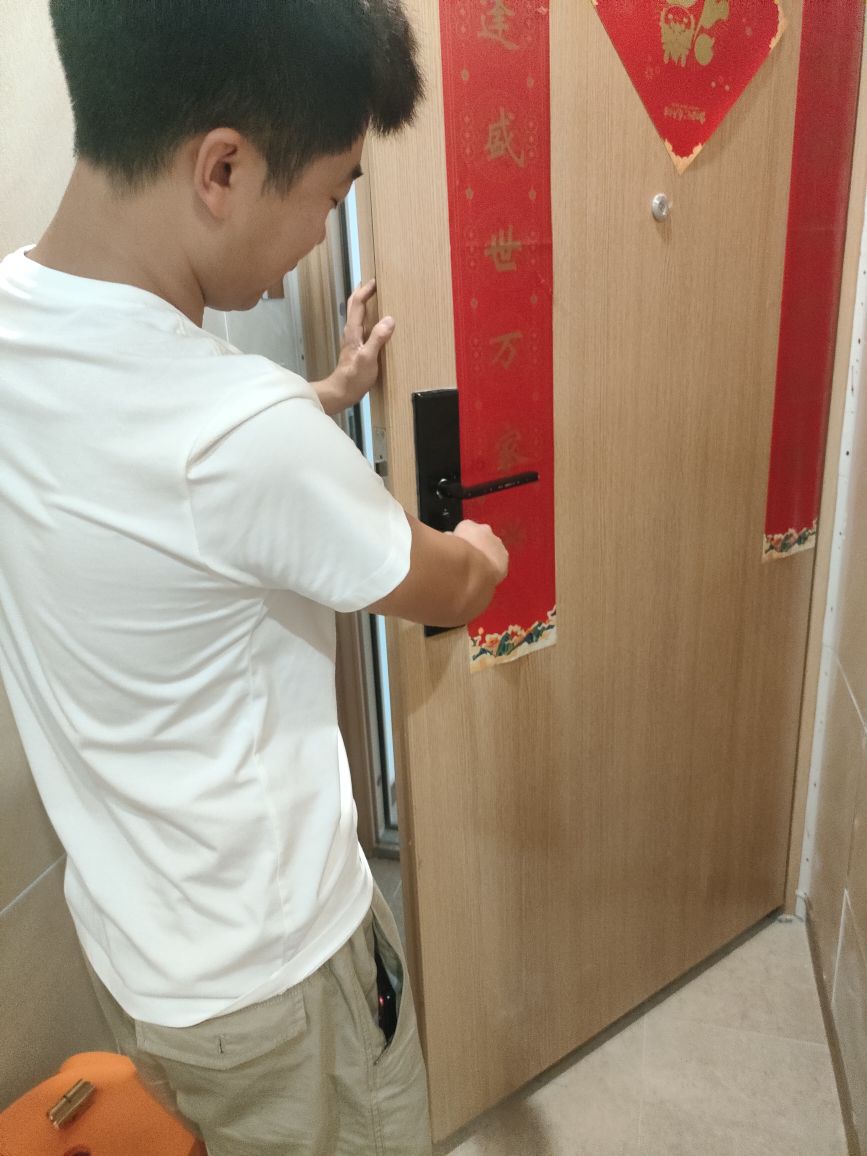 陈老大锁行开锁配汽车钥匙