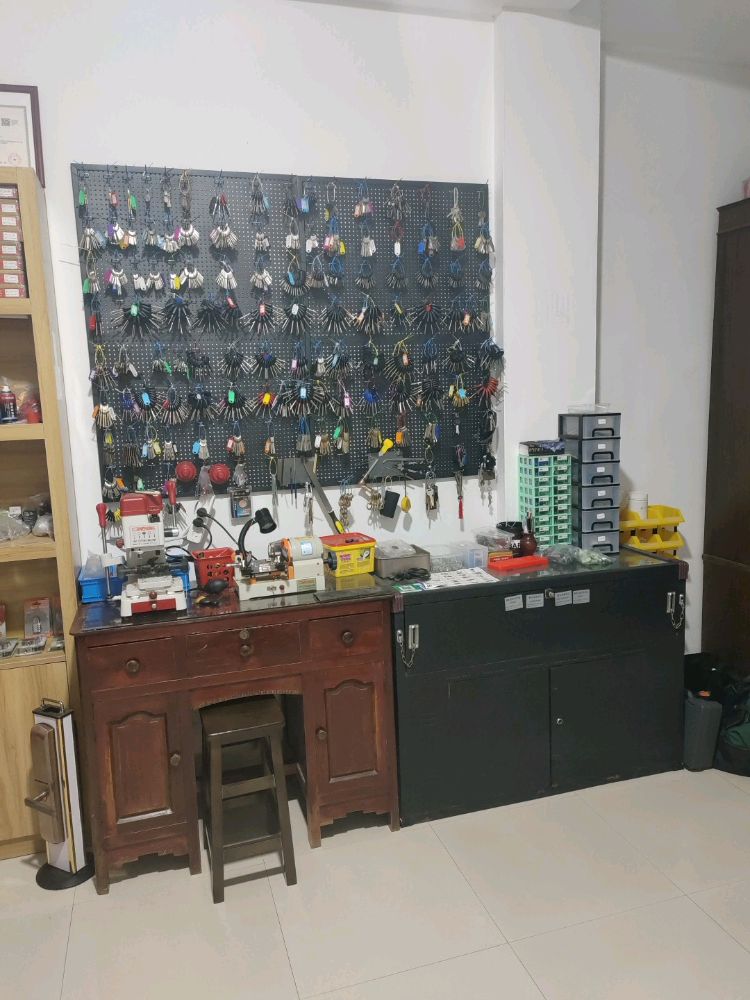 阿贤锁具研究室·开锁换锁
