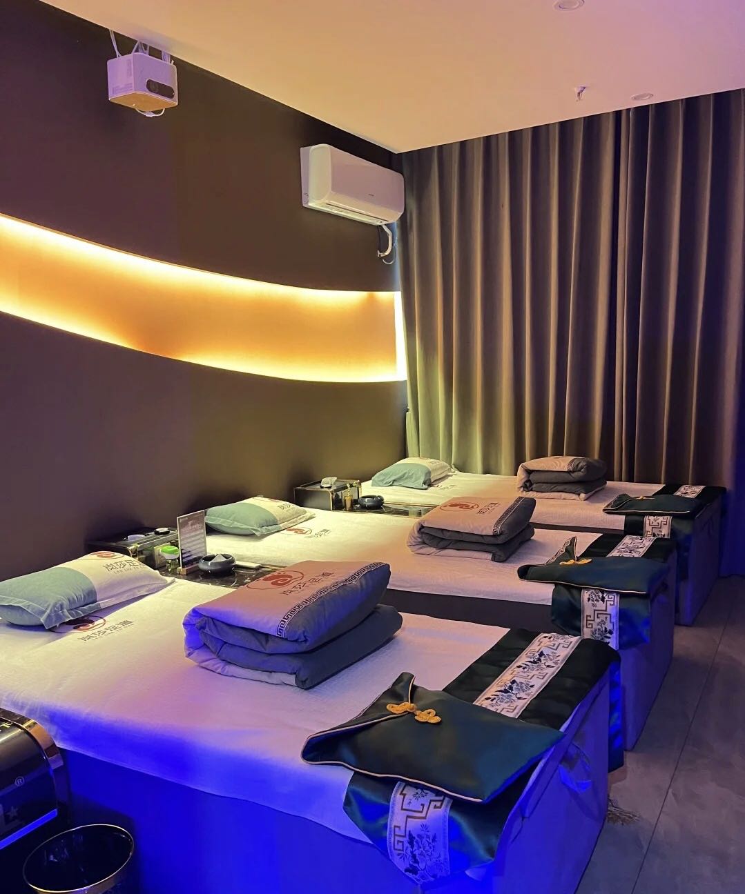 青鸾男士高端按摩馆