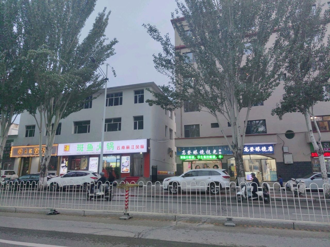 斑鱼火锅小广场店(林荫路店)