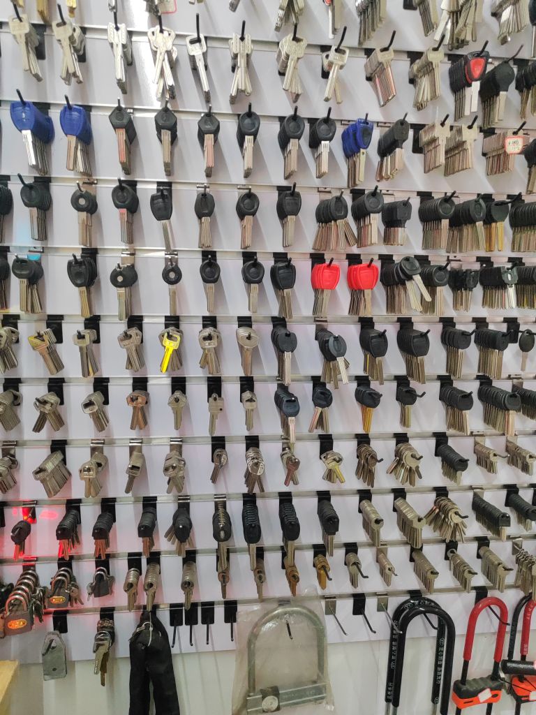 便民开换锁精修钟表