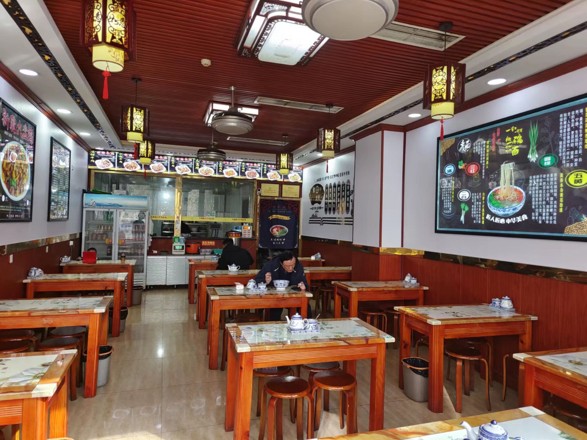 中国兰州牛肉拉面大盘鸡