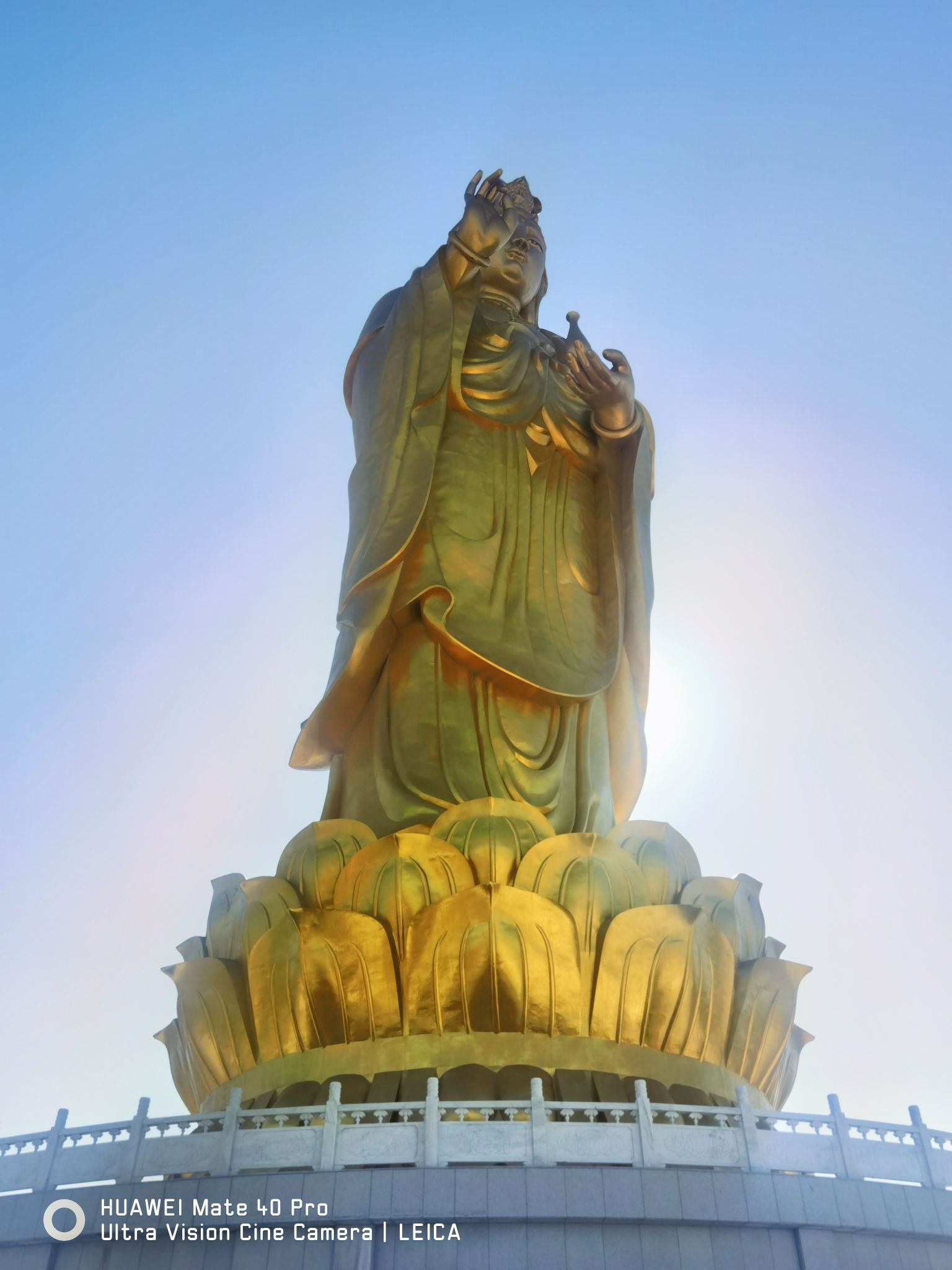 观音菩萨立佛塑像